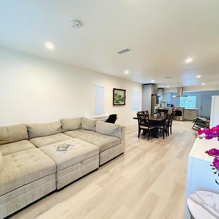 New Spacious House In Anaheim Near Disneyland-Knott In Without Backyard In The Same Lot Of 3 Separate Properties Экстерьер фото