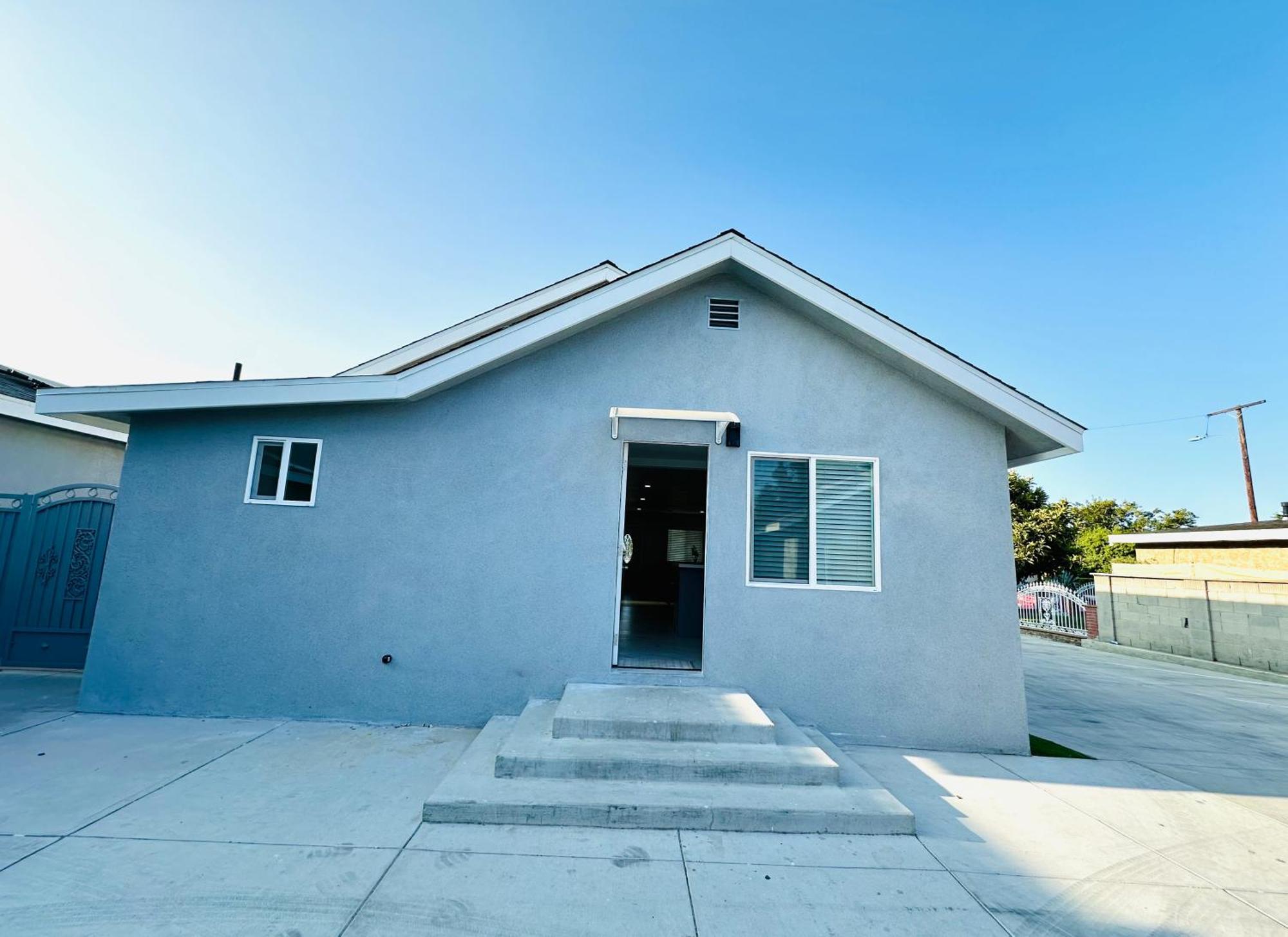 New Spacious House In Anaheim Near Disneyland-Knott In Without Backyard In The Same Lot Of 3 Separate Properties Экстерьер фото