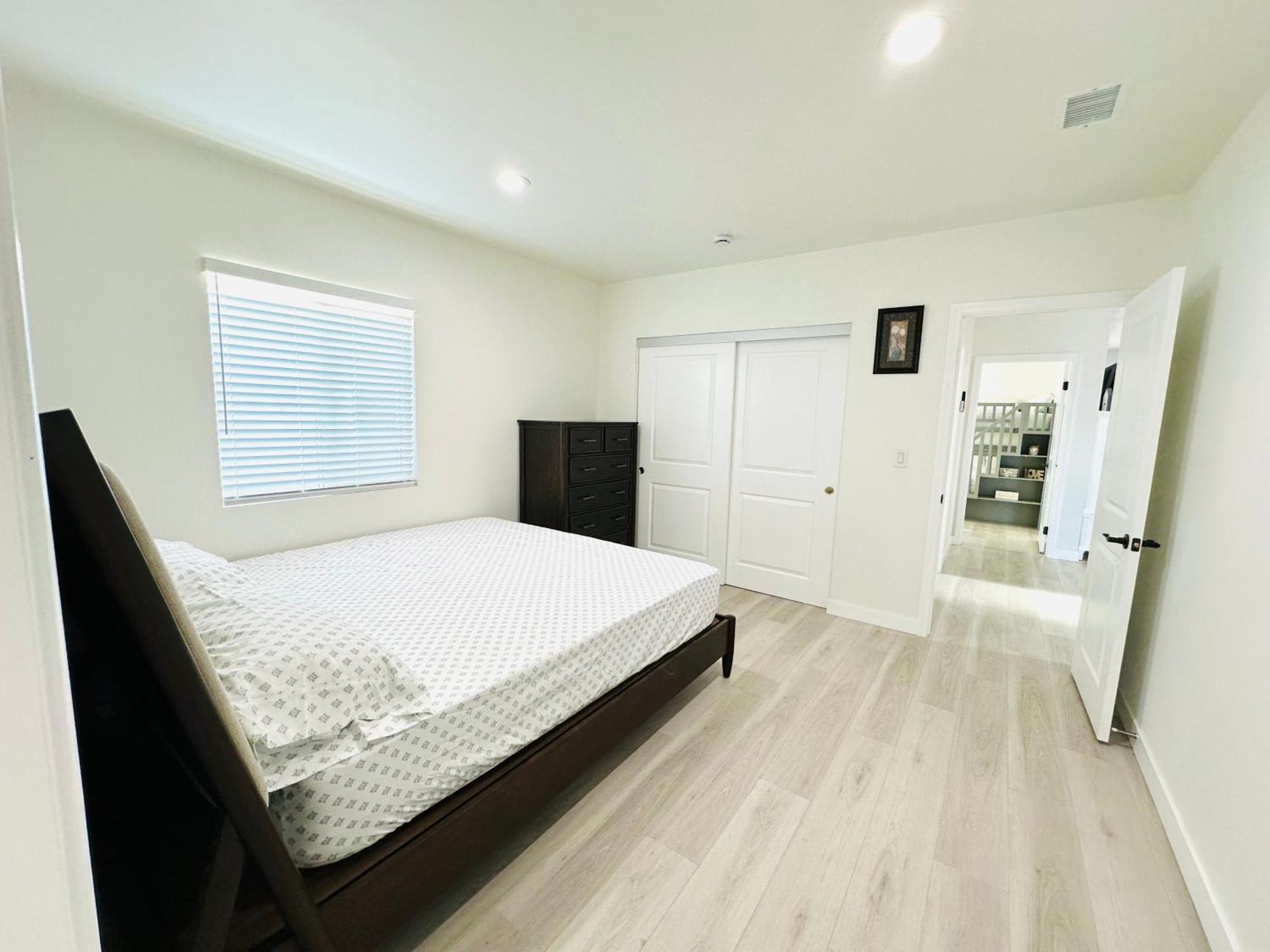 New Spacious House In Anaheim Near Disneyland-Knott In Without Backyard In The Same Lot Of 3 Separate Properties Экстерьер фото