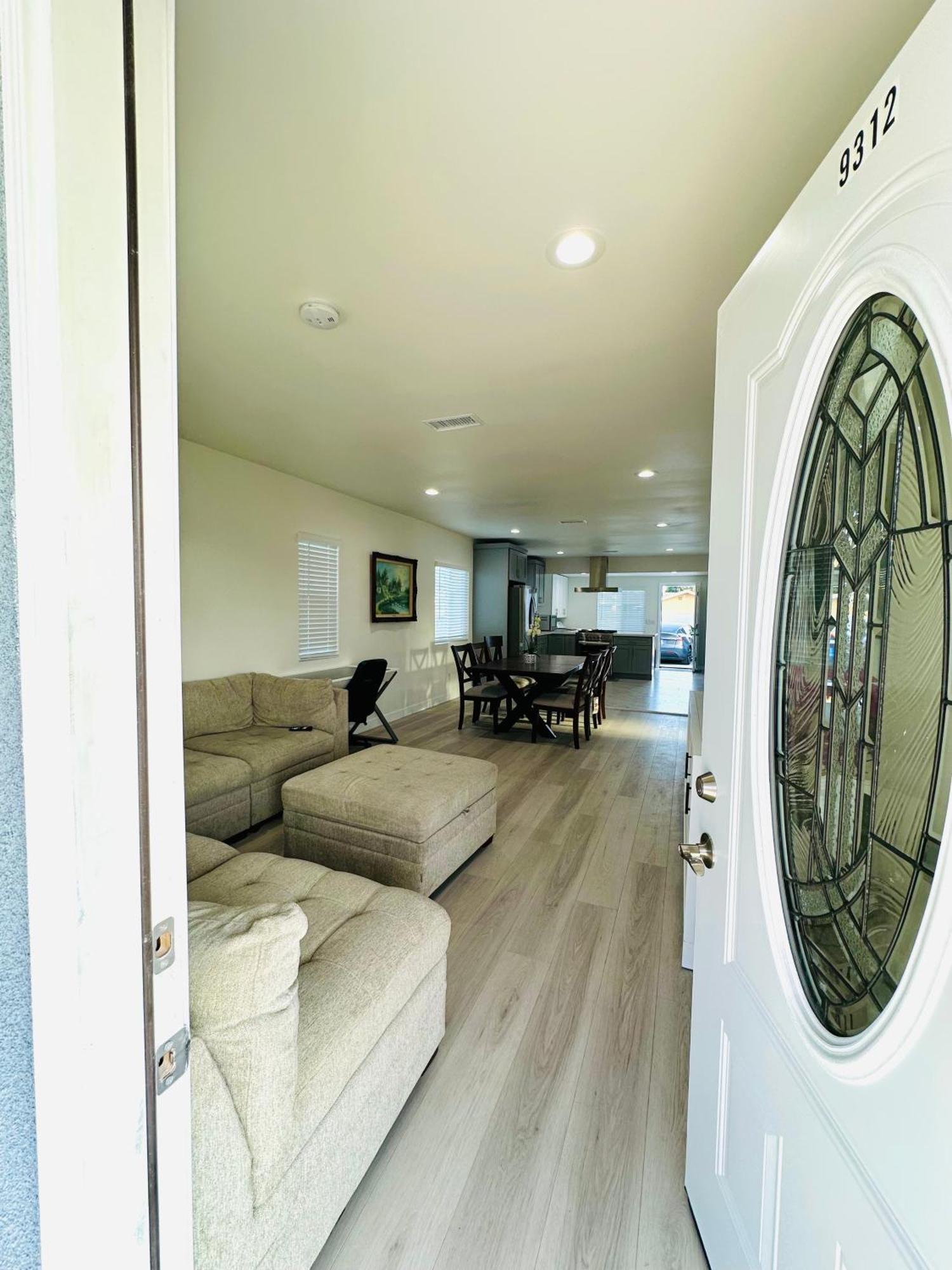 New Spacious House In Anaheim Near Disneyland-Knott In Without Backyard In The Same Lot Of 3 Separate Properties Экстерьер фото
