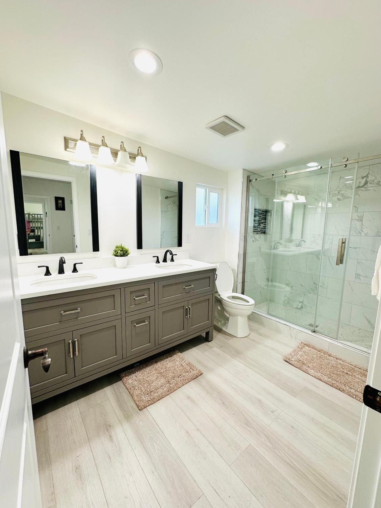 New Spacious House In Anaheim Near Disneyland-Knott In Without Backyard In The Same Lot Of 3 Separate Properties Экстерьер фото